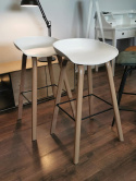 Komplet 2 hokerów w skandynawskim stylu Komplet 2 hokerów w skandynawskim stylu