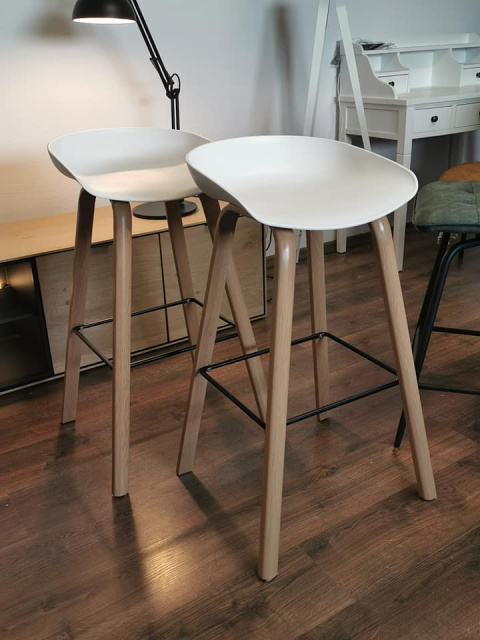Komplet 2 hokerów w skandynawskim stylu Komplet 2 hokerów w skandynawskim stylu