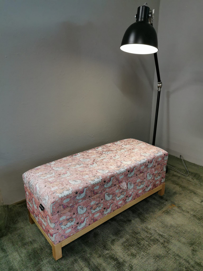 Kufer na drewnianej konstrukcji Emra Wood Design Kufer na drewnianej konstrukcji Emra Wood Design