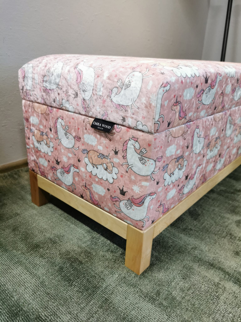 Kufer na drewnianej konstrukcji Emra Wood Design Kufer na drewnianej konstrukcji Emra Wood Design
