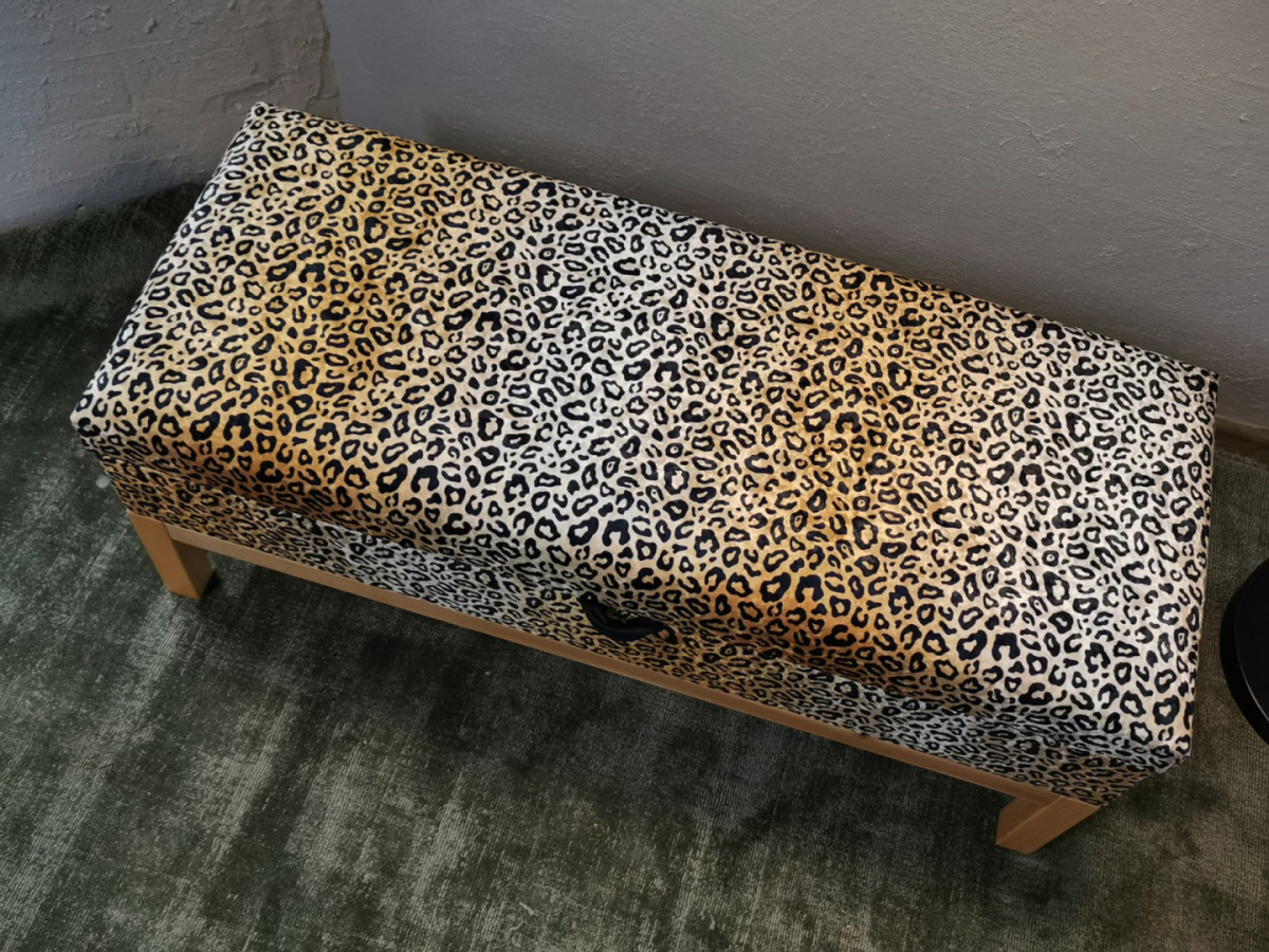 Kufer na drewnianej konstrukcji Emra Wood Design Kufer na drewnianej konstrukcji Emra Wood Design