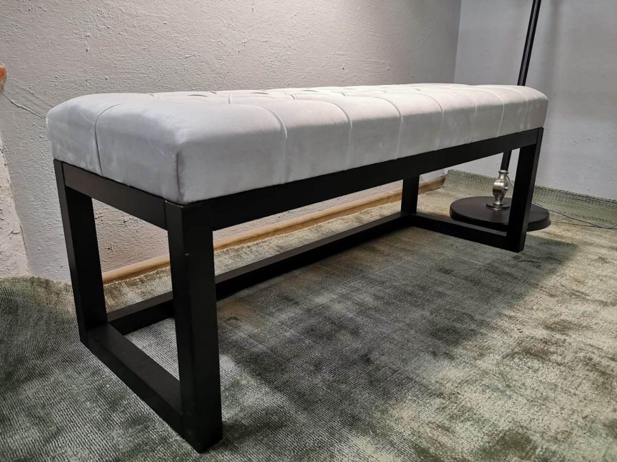 Pikowana ławka do przedpokoju Emra Wood Design jasnoszary welur Pikowana ławka do przedpokoju Emra Wood Design jasnoszary welur