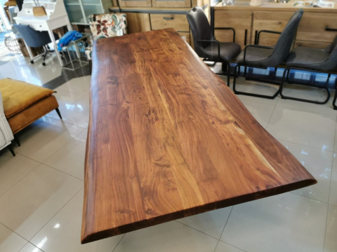Stół z litego drewna akacji Live Edge 200 x 100 cm Stół z litego drewna akacji Live Edge 200 x 100 cm