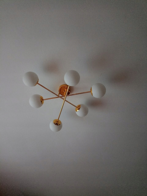 ŻYRANDOL LAMPA SUFITOWA ZŁOTA MLECZNE KULE 6 x E27 model 28-6 MIK ŻYRANDOL LAMPA SUFITOWA ZŁOTA MLECZNE KULE 6 x E27 model 28-6 MIK