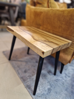 Drewniany stolik kawowy z orzecha