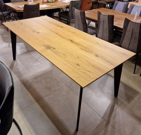Stół dębowy 200 x 90 cm dostępny od ręki Stół dębowy 200 x 90 cm dostępny od ręki
