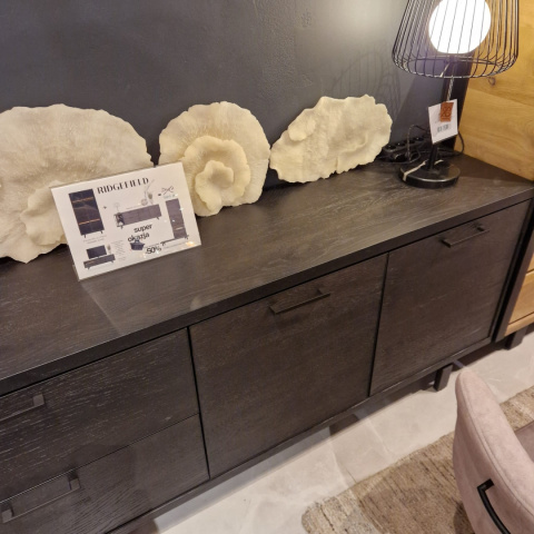 Komoda 230 cm Henders& Hazel Ridgefield Onyx defekt Komoda 230 cm Henders& Hazel Ridgefield Onyx defekt