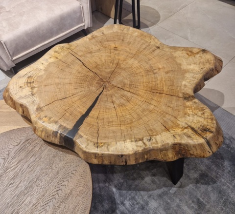Stolik kawowy z plastra dębu, nieregularny, lakierowany, 115x90 cm Stolik kawowy z plastra dębu, nieregularny, lakierowany, 115x90 cm