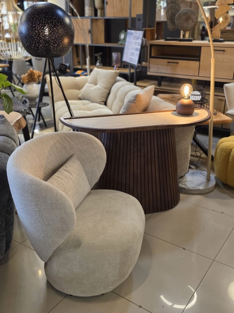 Elegancka owalna konsola CLEO COCOmaison 130 cm, blat HPL o wyglądzie trawertynu, brązowa podstawa z lamelami Elegancka owalna konsola CLEO COCOmaison 130 cm, blat HPL o wyglądzie trawertynu, brązowa podstawa z lamelami