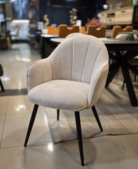 [na zamówienie] Nowoczesne krzesło z podłokietnikami Aron Happy@Home, tkanina Vulcano, kolor kremowy