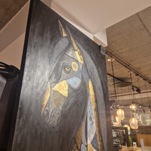 Obraz na sklejce "Arystokrata Nocy" 103x140 cm – unikatowe, ręcznie malowane dzieło S. Biedroń Obraz na sklejce "Arystokrata Nocy" 103x140 cm – unikatowe, ręcznie malowane dzieło S. Biedroń