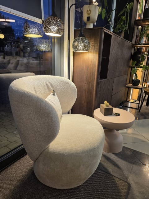 Designerski fotel wypoczynkowy SOLEE XOOON, obrotowy 360°, z poduszką lędźwiową, tkanina Luton i Cadiz, kolor kremowy Designerski fotel wypoczynkowy SOLEE XOOON, obrotowy 360°, z poduszką lędźwiową, tkanina Luton i Cadiz, kolor kremowy