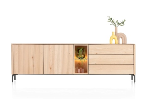 Komoda TRENTON 240 cm z naturalnego forniru dębowego, metalowa podstawa, 2 drzwi, 3 szuflady, 2 nisze LED Komoda TRENTON 240 cm z naturalnego forniru dębowego, metalowa podstawa, 2 drzwi, 3 szuflady, 2 nisze LED