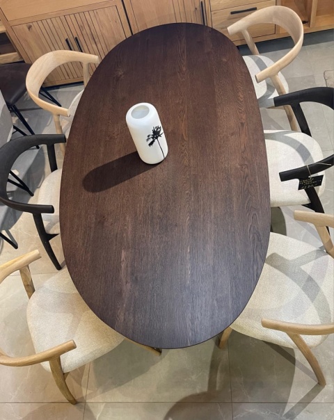 Stół do jadalni TRENTON 210x105 cm, fornir dębowy, kolor Clay, organiczny kształt