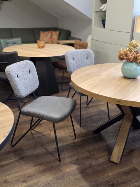 Krzesło do Jadalni JUNE (wybór tapicerki) Sprężyny Kieszeniowe (Pocket Springs), Nogi Metalowe Czarne – Henders & Hazel