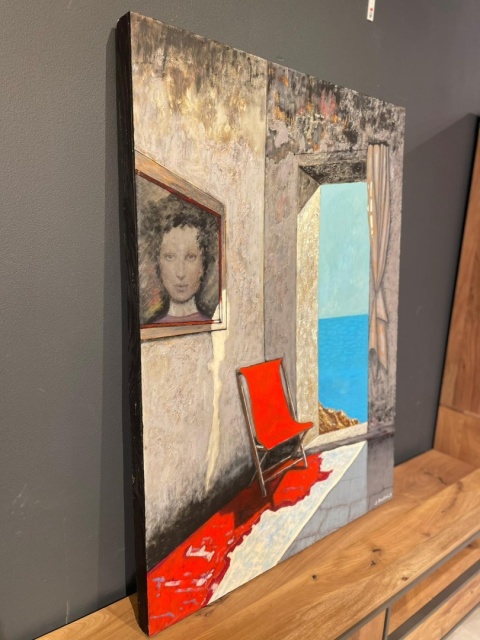 Obraz Ręcznie Malowany "Nadmorska Cisza" – Wnętrze z Czerwonym Krzesłem 103,5x140 cm