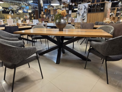 Stół dębowy z rzekami żywicy 'RIVER' 210x100 cm, blat lity dąb, nogi metalowe czarne