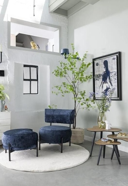 [K] Puf Ronda Niebieski – Połyskujący z Wcięciem na Fotel | Coco Maison