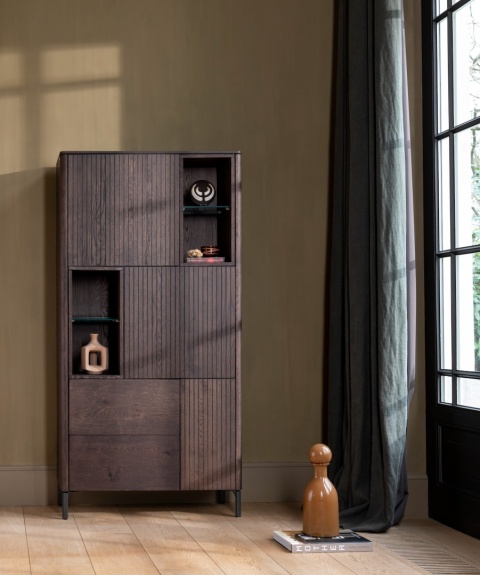 [na zamówienie] Wysoka Komoda / Regał Zamknięty TRENTON, 95x191 cm, Fornir Dębowy Kolor Clay, Lamele, LED – XOOON