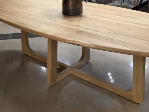 [R, od ręki] Stół Jadalniany Almora 270 cm – Lity Dąb Natural Sand (Lakier Platinum)