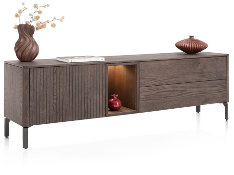 [na zamówienie] Szafka RTV / Lowboard TRENTON 180 cm, Fornir Dębowy Kolor Clay, Lamele, LED, 3w1 (Nogi/Cokół/Wisząca) – XOOON