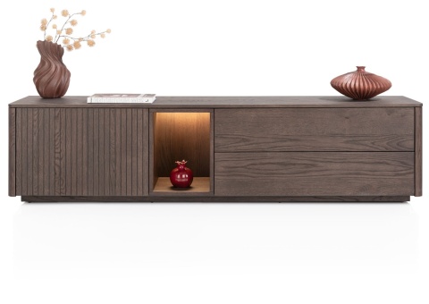 [na zamówienie] Szafka RTV / Lowboard TRENTON 180 cm, Fornir Dębowy Kolor Clay, Lamele, LED, 3w1 (Nogi/Cokół/Wisząca) – XOOON