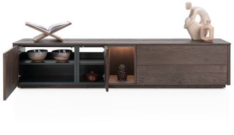 [na zamówienie] Szafka RTV / Lowboard TRENTON 210 cm, Fornir Dębowy Kolor Clay, Lamele, Opcja Cokołu lub Nóżek – XOOON