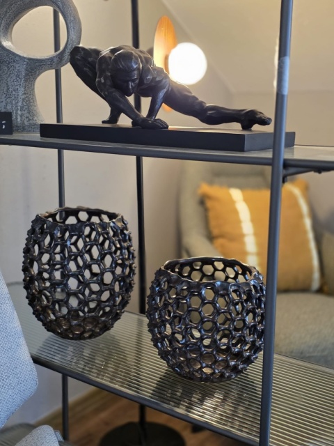 Duża Osłonka Ceramiczna COCO maison Honeycomb – Szara, 28 cm