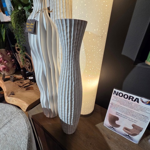 Mała Waza Dekoracyjna COCO maison Milou – Biała, 65 cm