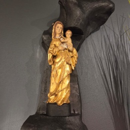 Monumentalna Rzeźba Ścienna Madonna – 100 cm | Czarne Drewno i Złoto