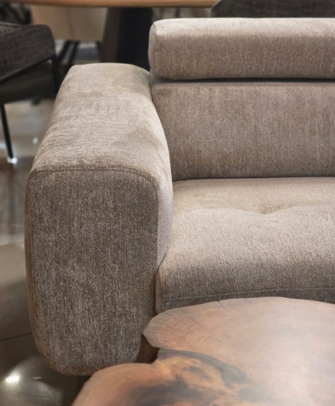 Sofa TALISMAN 2,5-osobowa – Tkanina Szenilowa ENZO – Marka XOOON