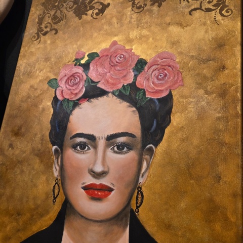 Obraz Ręcznie Malowany "Frida – Złota Pasja" – Akryl na Sklejce [55x75 cm]