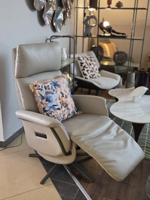 [R, od ręki] Fotel Relax Stelvio – Skóra Naturalna Maine Taupe – 3 Silniki – Akumulator