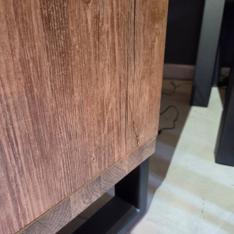 [K, defekt] Kredens Henders& Hazel Pavarotti