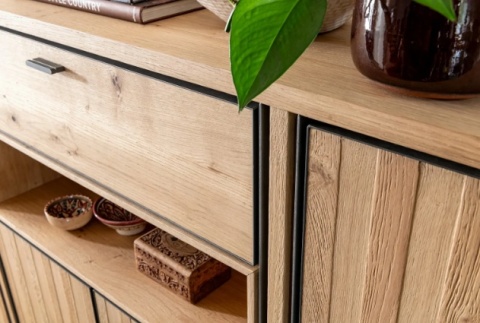 Bufet/ wysoka komoda SHIMANTO 180 cm – Bright Natural Oak – Henders & Hazel