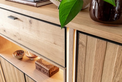 Bufet/ wysoka komoda SHIMANTO 180 cm – Bright Natural Oak – Henders & Hazel