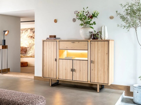 Bufet/ wysoka komoda SHIMANTO 180 cm – Bright Natural Oak – Henders & Hazel