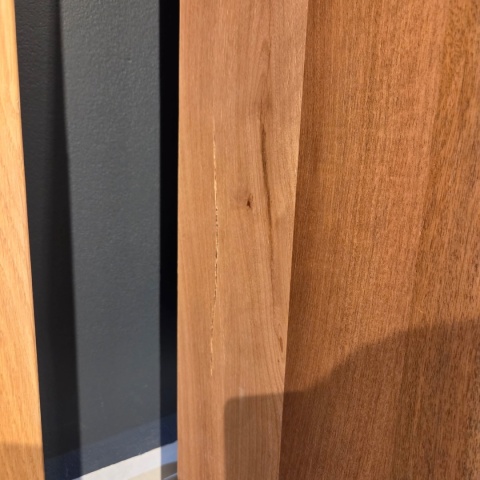 [K, defekt] Wysoka komoda Trapani 120 cm – Wędzony Fornir Mango, LED | Industrial