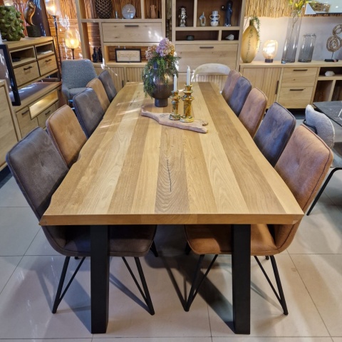 [R, od ręki] Stół Jadalniany Metalox 270 cm – Fornir Dębowy – 4 Czarne Nogi Stalowe