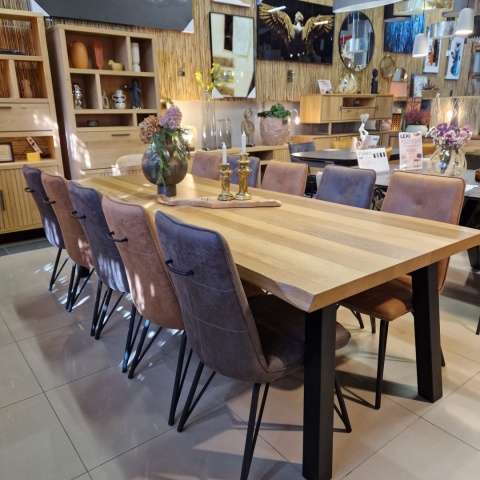 [R, od ręki] Stół Jadalniany Metalox 270 cm – Fornir Dębowy – 4 Czarne Nogi Stalowe