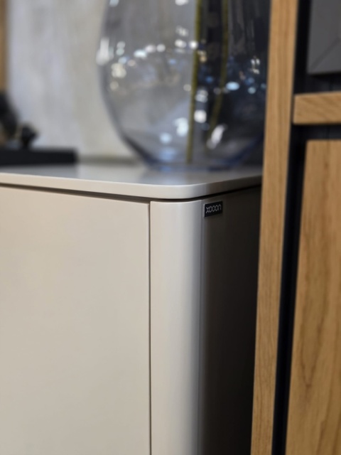 [R] Wysoka komoda Dressette Trentino 153 cm – Lakier Krem, LED, Push-to-Open