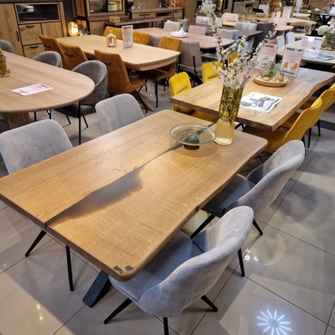 [R, od ręki] Stół MONOLIT – Lite drewno dębowe z żywicą i żywą krawędzią 150 x 90 cm