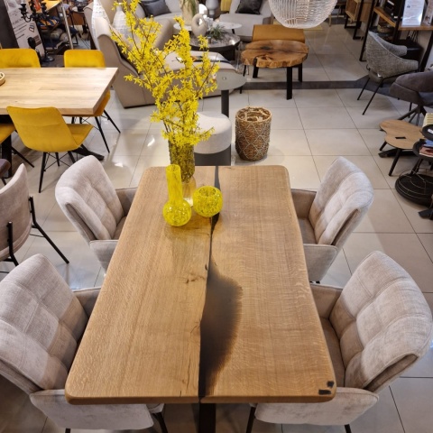 [R, od ręki] Stół MONOLIT – Lite drewno dębowe z żywicą i żywą krawędzią 150 x 90 cm