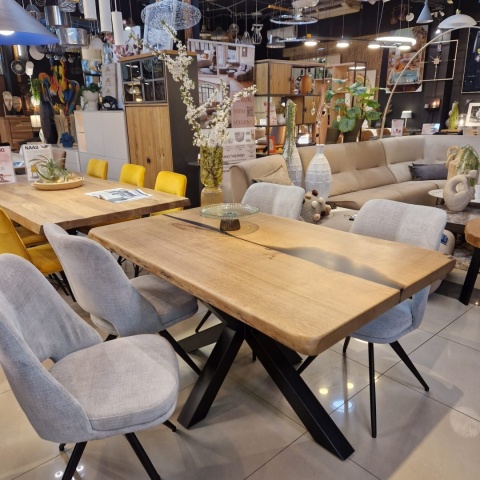 [R, od ręki] Stół MONOLIT – Lite drewno dębowe z żywicą i żywą krawędzią 150 x 90 cm