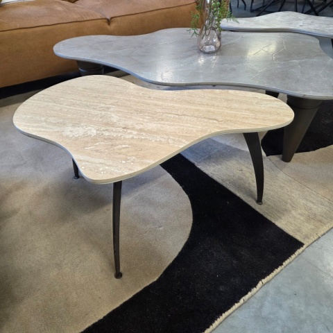Ekskluzywny Stolik Kawowy AMBRA 75 cm – COCO maison | Organiczny Blat Ceramiczny (Efekt Trawertynu), Czarna Metalowa Podstawa