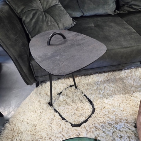 [K, defekt] Stolik pod Laptopa MASURA – XOOON | Blat HPL (Primo Laminato), Czarny Metalowy Stelaż, kolor blaru ANTRACYT