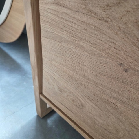 [K, defekt] Komoda / Sideboard Nystead 210 cm – Fornir Dębowy – LED –Henders & Hazel