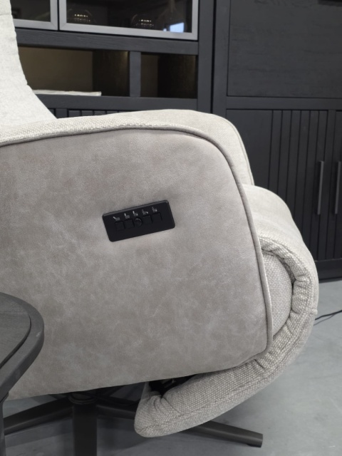 Fotel Rozkładany Elektrycznie FELINO – Chenille Livigno / Oregon, Kolor Kiezel (Kamykowy), 2 Silniki, Grafitowa Podstawa Design