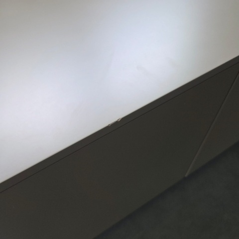 [K] Szafka RTV / Lowboard TRENTINO 211 cm – Lakierowany MDF w Kolorze Oliwkowym, System Push-to-Open, Oświetlenie LED