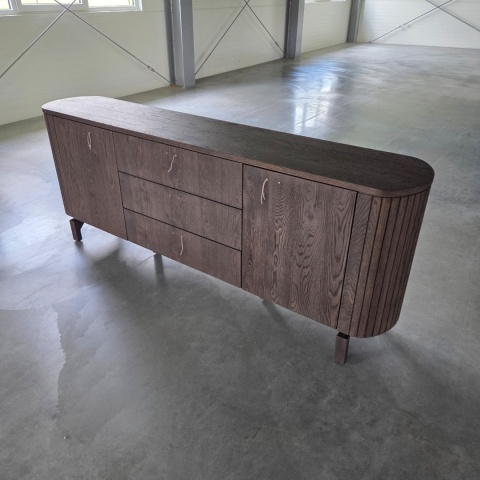 [K, defekt] Komoda / Sideboard RAVELLO 220 cm – Fornir Dębowy w Kolorze Bazaltowym, Matowy Lakier Platynowy, Soft-Closing
